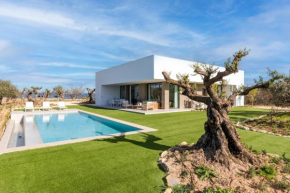 Stylish Rural House Golf Course